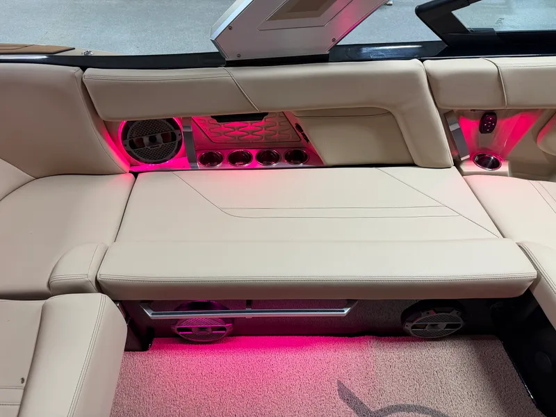 Slide: The Image of Mastercraft X22 2022 - 41