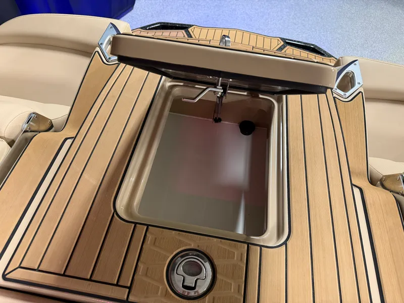 Slide: The Image of Mastercraft X22 2022 - 22