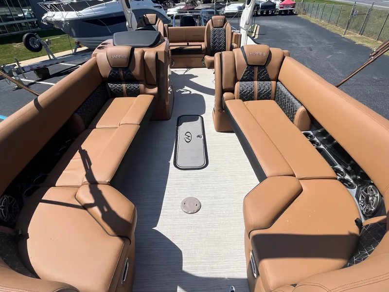 Slide: The Image of Harris 250 GRAND MARINER 2024 - 25