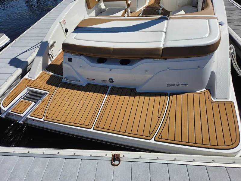 Slide: The Image of Sea Ray 210 SPX 2018 - 20