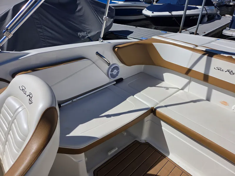 Slide: The Image of Sea Ray 210 SPX 2018 - 13