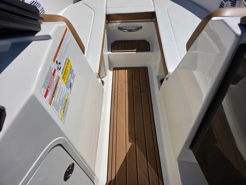 Slide: The Image of Sea Ray 210 SPX 2018 - 29
