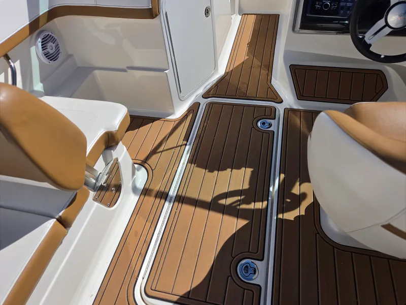 Slide: The Image of Sea Ray 210 SPX 2018 - 22