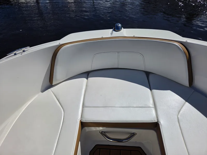Slide: The Image of Sea Ray 210 SPX 2018 - 19