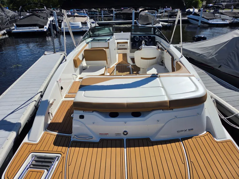 Slide: The Image of Sea Ray 210 SPX 2018 - 8