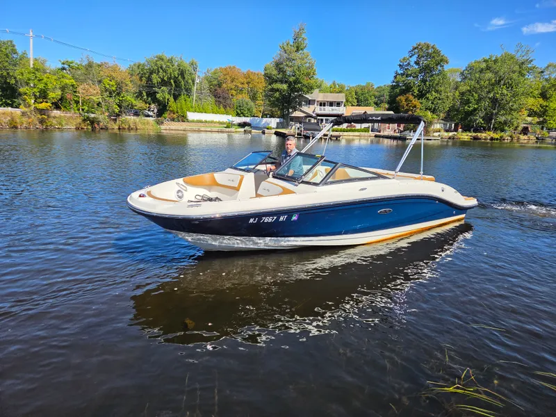 Slide: The Image of Sea Ray 210 SPX 2018 - 1