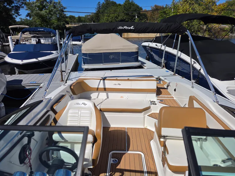Slide: The Image of Sea Ray 210 SPX 2018 - 11
