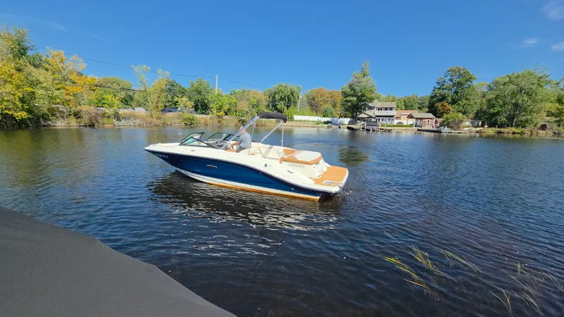Slide: The Image of Sea Ray 210 SPX 2018 - 3