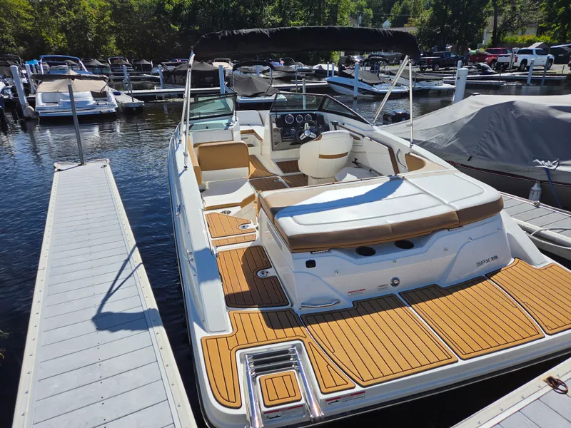 Slide: The Image of Sea Ray 210 SPX 2018 - 9