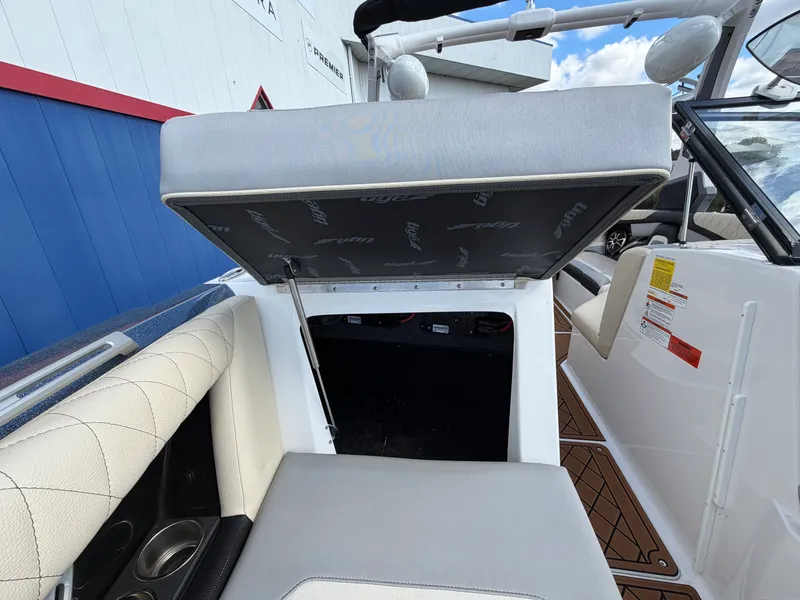 Slide: The Image of Tige 20RZX 2019 - 44