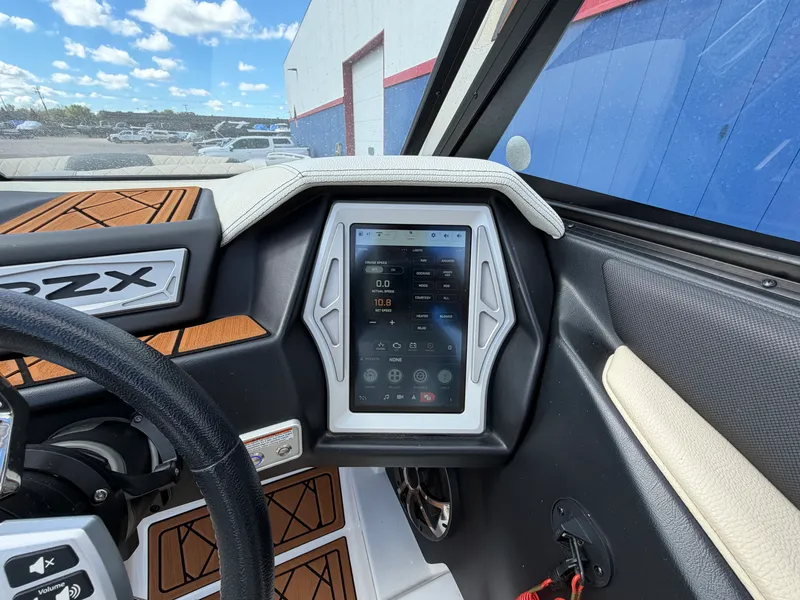 Slide: The Image of Tige 20RZX 2019 - 30