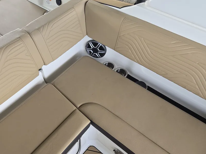 Slide: The Image of Sea Ray SDX 270 Surf 2027 - 10