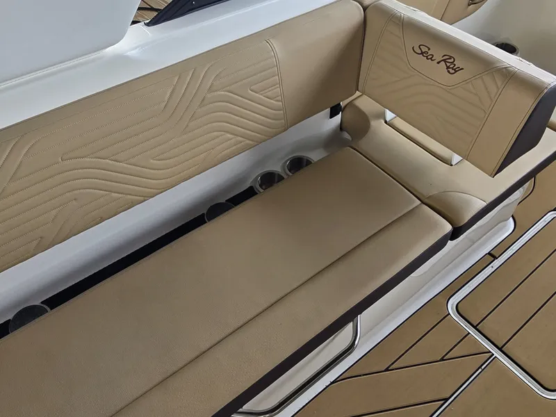 Slide: The Image of Sea Ray SDX 270 Surf 2027 - 11