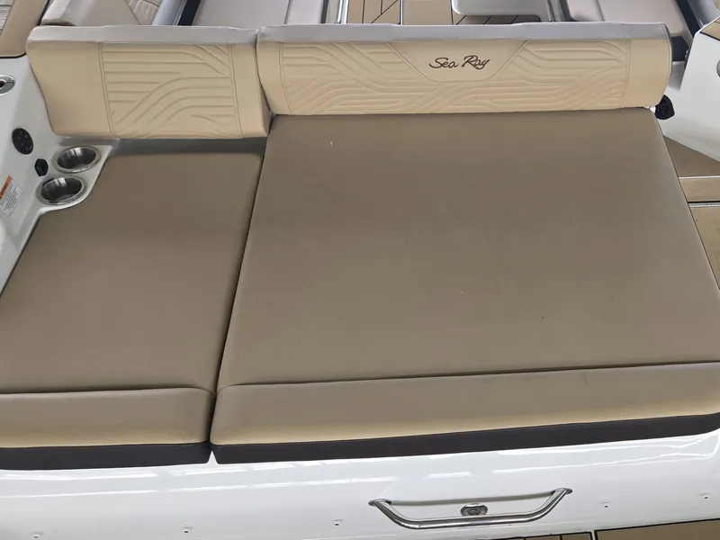Slide: The Image of Sea Ray SDX 270 Surf 2027 - 8