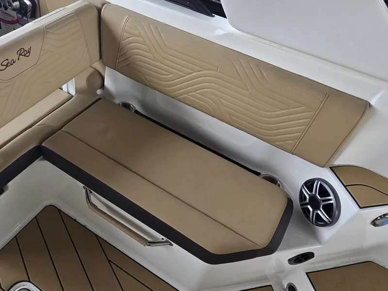 Slide: The Image of Sea Ray SDX 270 Surf 2027 - 14