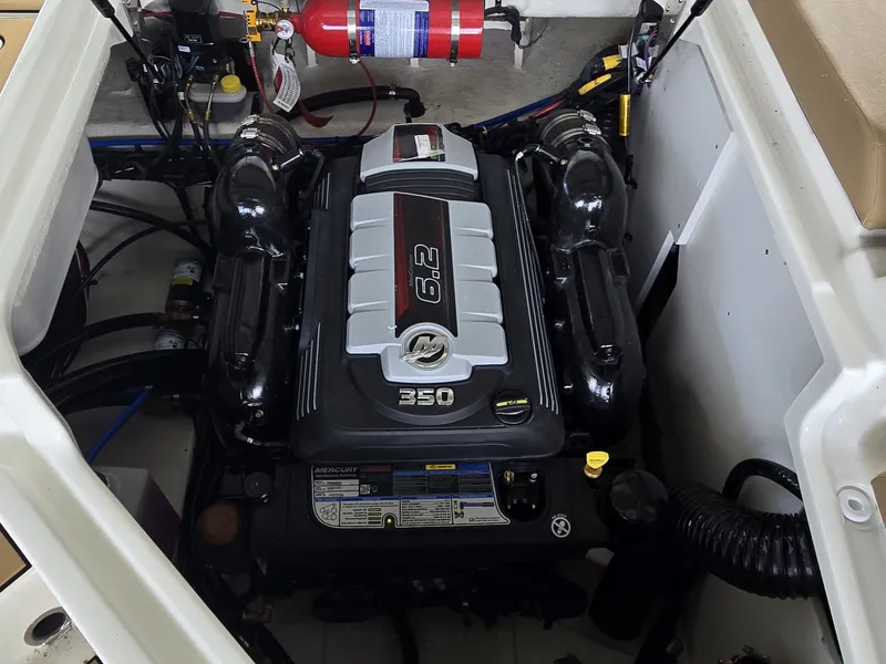 Slide: The Image of Sea Ray SDX 270 Surf 2027 - 6
