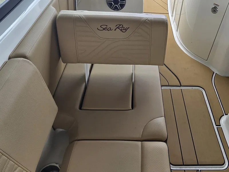 Slide: The Image of Sea Ray SDX 270 Surf 2027 - 12