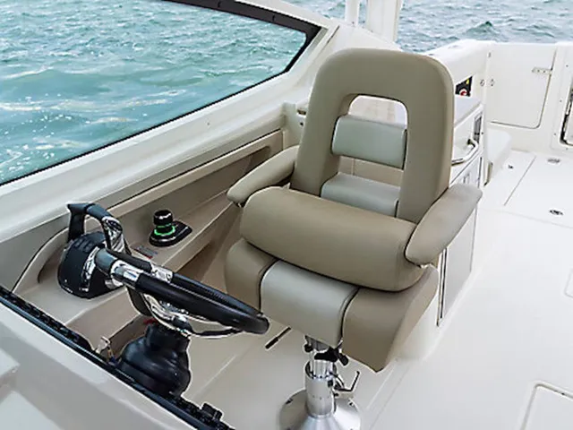 Slide: The Image of Boston Whaler 280 Vantage 2026 - 5