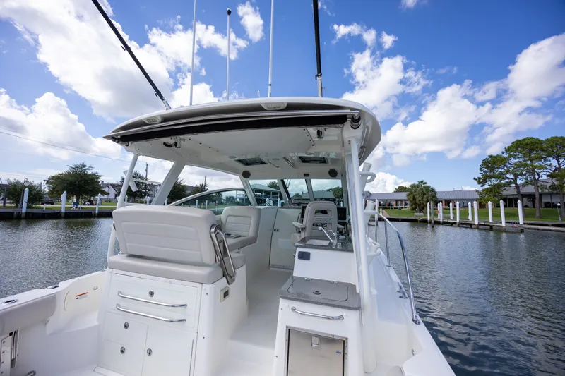 Slide: The Image of Boston Whaler 345 CONQUEST 2017 - 24