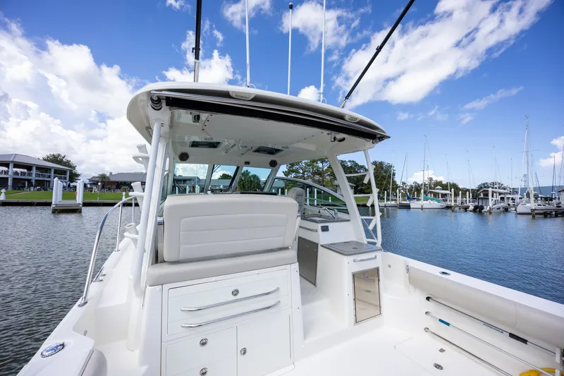 Slide: The Image of Boston Whaler 345 CONQUEST 2017 - 25