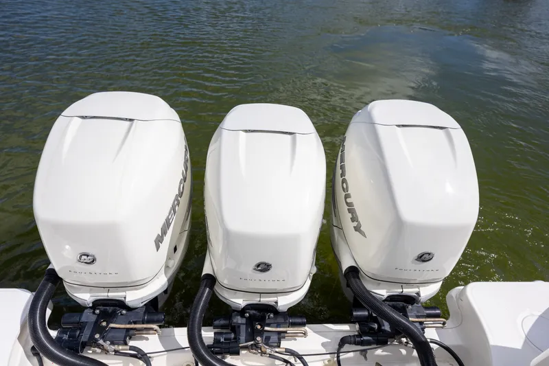 Slide: The Image of Boston Whaler 345 CONQUEST 2017 - 36