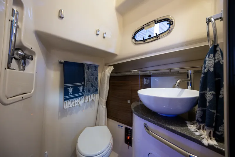 Slide: The Image of Boston Whaler 345 CONQUEST 2017 - 14