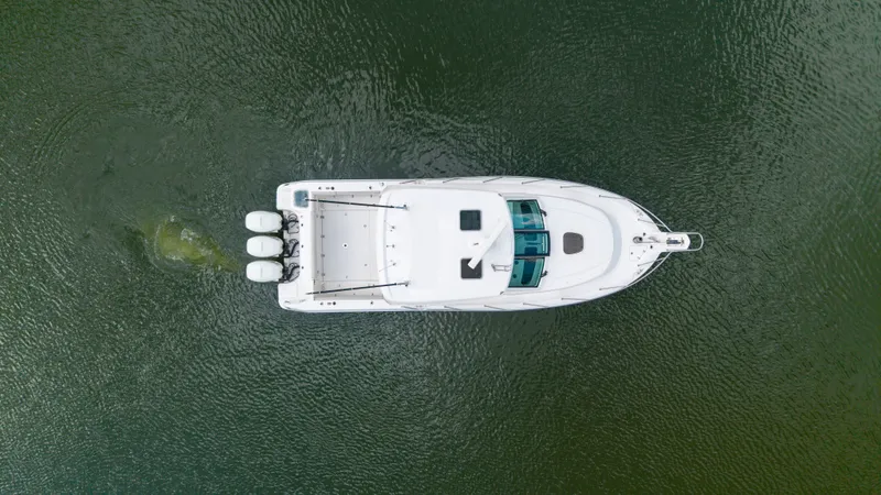 Slide: The Image of Boston Whaler 345 CONQUEST 2017 - 2