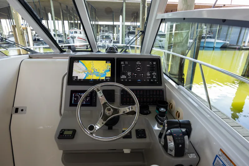 Slide: The Image of Boston Whaler 345 CONQUEST 2017 - 1