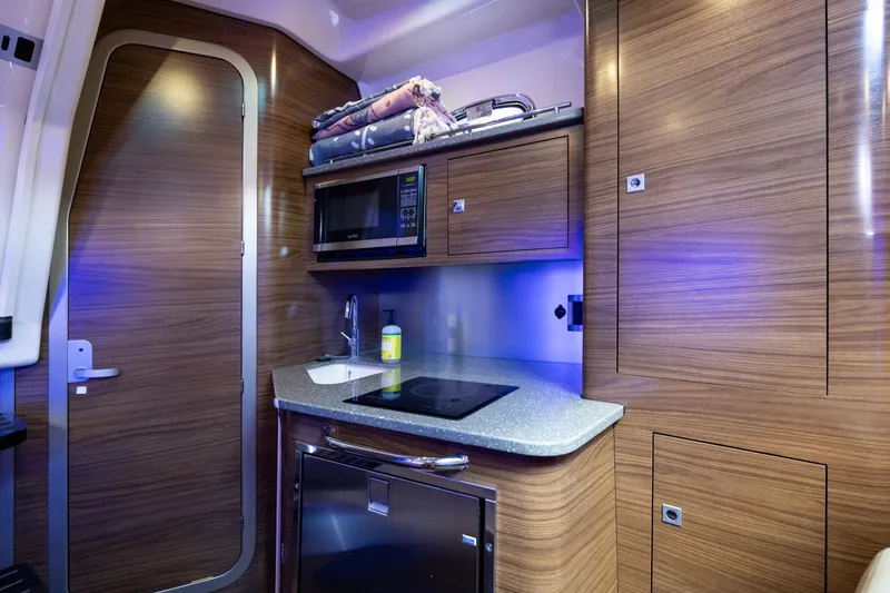 Slide: The Image of Boston Whaler 345 CONQUEST 2017 - 8