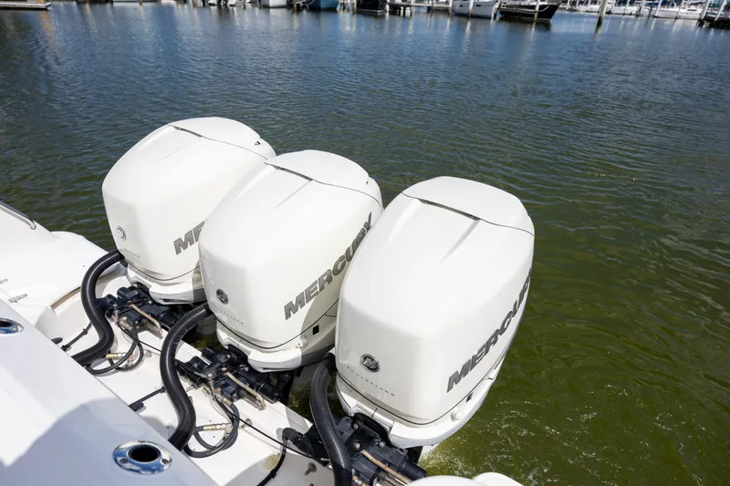 Slide: The Image of Boston Whaler 345 CONQUEST 2017 - 37