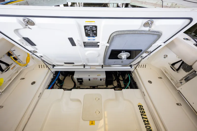 Slide: The Image of Boston Whaler 345 CONQUEST 2017 - 39