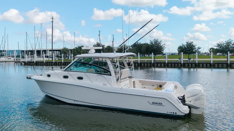 Slide: The Image of Boston Whaler 345 CONQUEST 2017 - 4