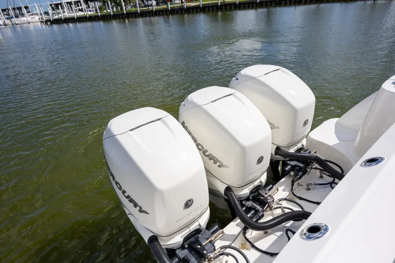 Slide: The Image of Boston Whaler 345 CONQUEST 2017 - 38
