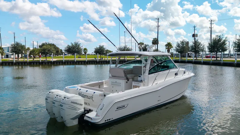 Slide: The Image of Boston Whaler 345 CONQUEST 2017 - 7