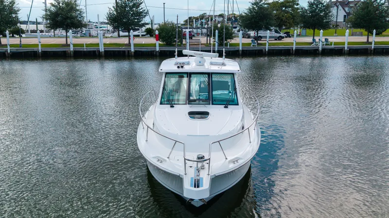 Slide: The Image of Boston Whaler 345 CONQUEST 2017 - 8
