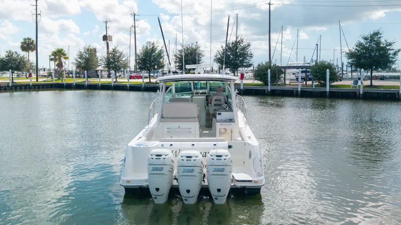 Slide: The Image of Boston Whaler 345 CONQUEST 2017 - 1