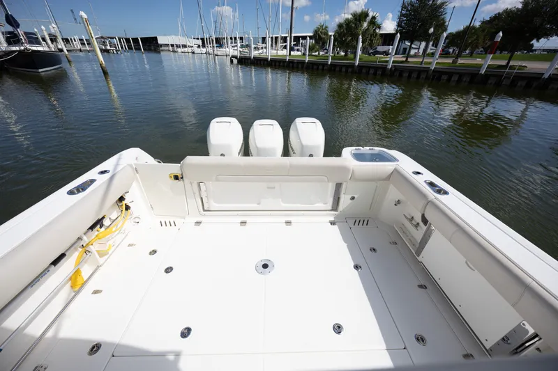 Slide: The Image of Boston Whaler 345 CONQUEST 2017 - 34