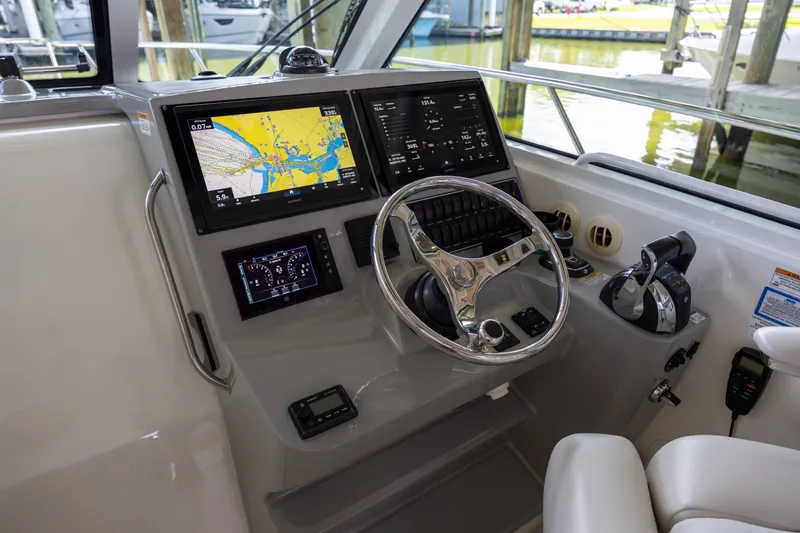 The Image of Boston Whaler 345 CONQUEST 2017 - 0