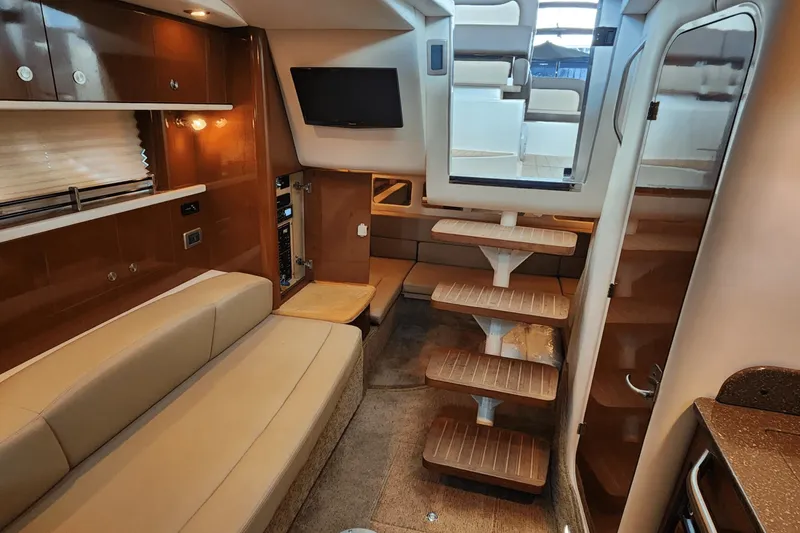Slide: The Image of Sea Ray 330 SUNDANCER 2014 - 44