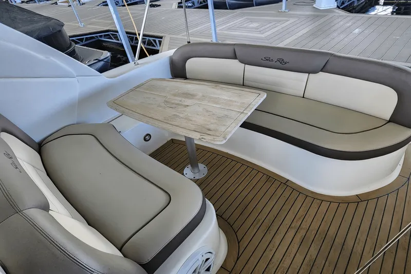Slide: The Image of Sea Ray 330 SUNDANCER 2014 - 30