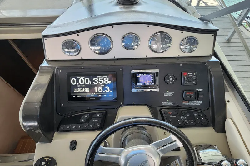 Slide: The Image of Sea Ray 330 SUNDANCER 2014 - 37