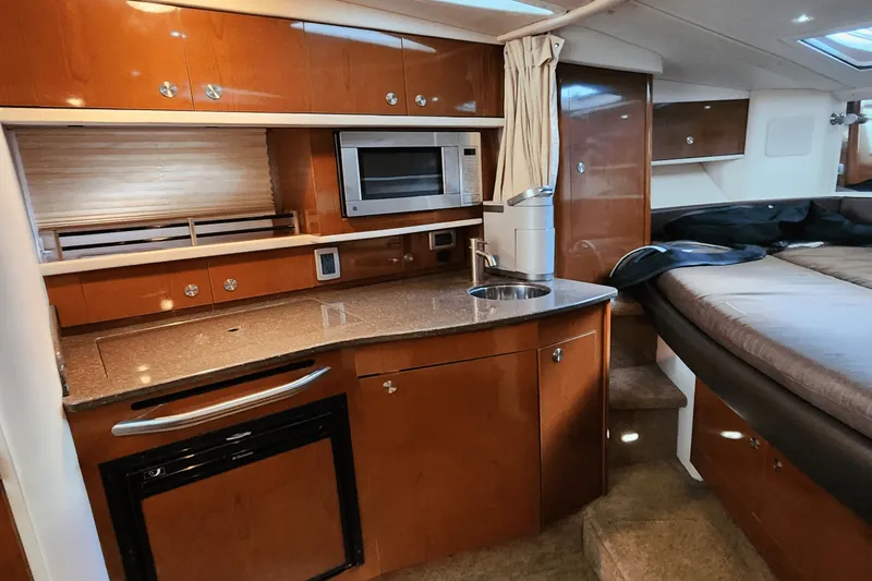 Slide: The Image of Sea Ray 330 SUNDANCER 2014 - 41