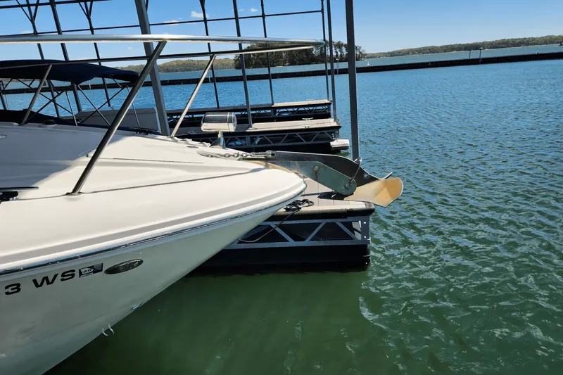 Slide: The Image of Sea Ray 330 SUNDANCER 2014 - 21
