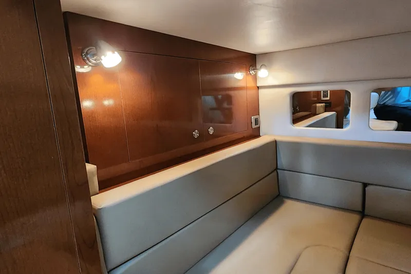 Slide: The Image of Sea Ray 330 SUNDANCER 2014 - 47