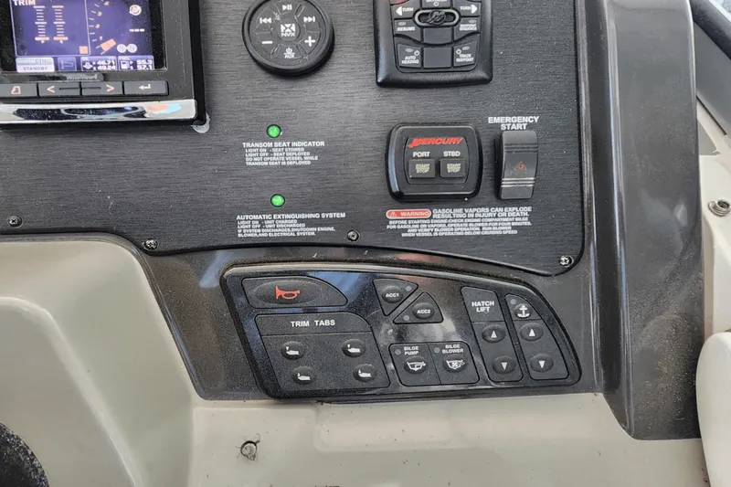 Slide: The Image of Sea Ray 330 SUNDANCER 2014 - 39