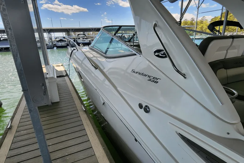 Slide: The Image of Sea Ray 330 SUNDANCER 2014 - 25