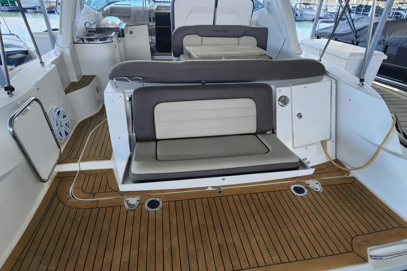 Slide: The Image of Sea Ray 330 SUNDANCER 2014 - 28