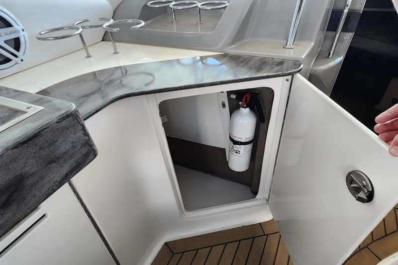 Slide: The Image of Sea Ray 330 SUNDANCER 2014 - 33