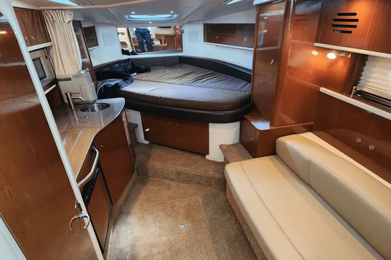 Slide: The Image of Sea Ray 330 SUNDANCER 2014 - 40