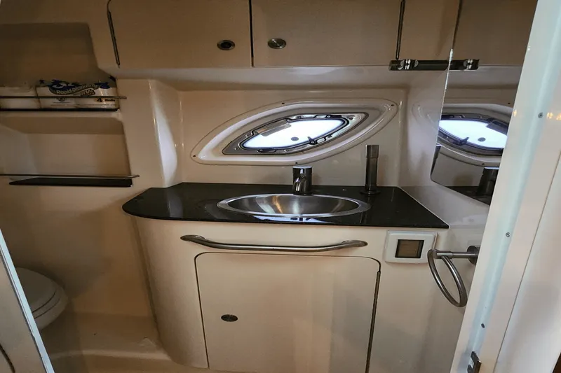 Slide: The Image of Sea Ray 330 SUNDANCER 2014 - 48